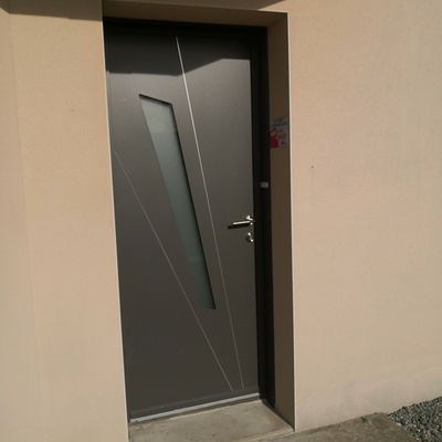 Porte d''entrée aluminium à Matignon